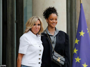 ريهانا مع سيدة فرنسا الأولى بريجيت ماكرون