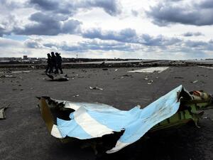 Russian Emergency Ministry rescuers examine the wreckage of a crashed airplane at the Rostov-on-Don airport on March 20, 2016. (AFP/Vasily Maximov)