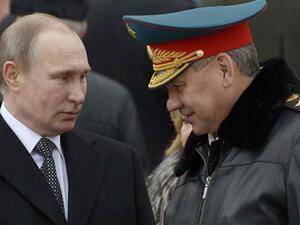 Russian President Vladimir Putin (L) and Russian Defense Minister Sergey Shoygu (AFP/ File)
