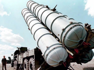 Russian S-300 missiles, similar to the ones being used on Syrian targets. (AFP/Vladimir Mashatin)