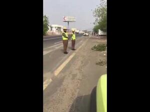 ضابط يهين افراد