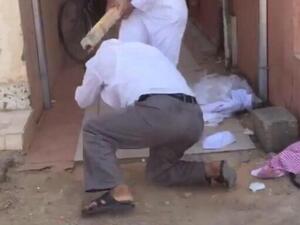 سعودي يعتدي على عامل بالضرب