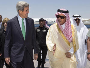 US Secretary of State John Kerry (L) is greeted by Saudi Foreign Minister Prince Saud al-Faisal (R) upon his arrival in Jeddah (Jacquelyn Martin / Pool / AFP)
