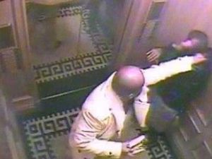 صور تظهر الامير وهو يضرب خادمة في مصعد الفندق/أرشيف