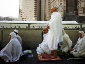 يبدأ الحجاج صباح الاثنين الصعود على جبل عرفات لقضاء ركن الحج الأعظم