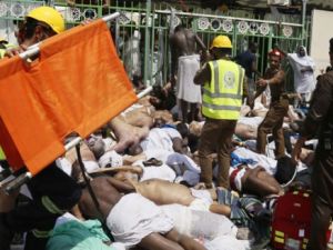 الدفاع المدني اعلن في اخر حصيلة وفاة 717 شخصا واصابة 805 اخرين بجروح في تدافع منى