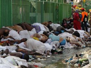 حادث التدافع في منى بالقرب من مكة المكرمة أدى إلى وفاة 769 حاجاً على الأقل