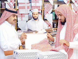 إن سوق الملابس الرجالية في السعودية يشهد نموا خفيفا، واستقرارا نسبيا في أسعار السلع مقارنة بالعام الماضي، حيث إن نسب الارتفاع ليست بالكبيرة، ويشهد السوق استقرارا منذ عامين، حيث بدا واضحا انخفاض في القوة الشرائية للفرد