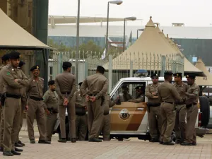 مقتل مطلوب للجهات الأمنية بعد تبادل لإطلاق النار في محافظة القطيف