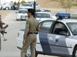 ضبط سعودي برفقة سيدة أفريقية في “خلوة غير شرعية”، داخل سيارة
