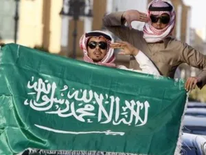 سعوديون مؤيدون للمك خلال مسيرة في الرياض
