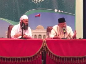 الداعية الهندي الندوي خلال محاضرة ألقاها في كلية العلوم الشرعية