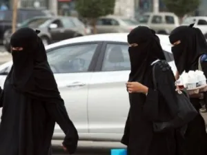 انتشار مقطع مصور كشف اللثام عن قضية "فتاة النخيل مول"