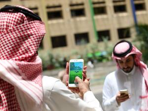 Saudi men play with the Pokemon Go application on their mobiles in the capital Riyadh on July 17, 2016. (AFP/Stringer)