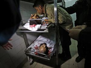 A Palestinian man mourns over the body of a member of the Ezzedine al-Qassam Brigades, killed during an Israeli operation on Khan Younis in the southern Gaza Strip, at a hospital morgue on November 11, 2018. (Said KHATIB / AFP)
