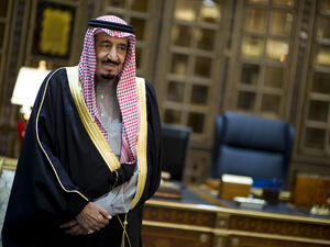 A senior Saudi cleric has urged Muslims to pray for the royal family as Saudi Arabia criticizes 'politicization of the Hajj' (Flickr)