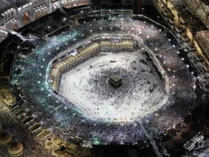 Muslim worshippers pray at the Kaaba, Islam's holiest shrine, at the Grand Mosque in Saudi Arabia's holy city of Mecca on June 23, 2017, during the last Friday of the holy month of Ramadan. (Bandar Aldandani/AFP)