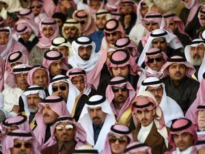 The labor office must consider finding alternative jobs for laid off Saudi staff at the current firm or any other firms belonging to the employer.  (AFP/Fayez Nureldine) 