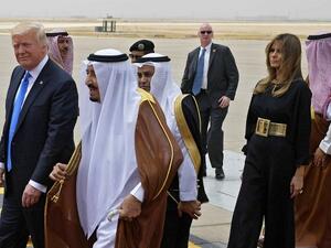 US President Donald Trump (L) is welcomed by Saudi King Salman bin Abdulaziz al-Saud (2nd-L) upon arrival at King Khalid International Airport in Riyadh on May 20, 2017, followed by First Lady Melania Trump (R). (AFP/Mandel Ngan)