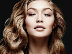 Gigi Hadid and Zayn Malik are firmly back on after the model posted a sweet picture of her kissing the former One Direction star. (Instagram)