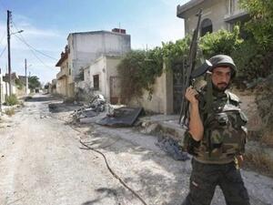 A Syrian army soldiers holds up his weapon during a battle against opposition fighters in the city of Qusayr, in Syria's central Homs province. (File photo: AFP)