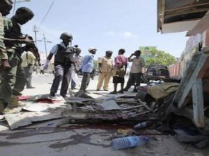 انتحاري يهاجم مطعم مزدحم بالعاصمة الصومالية