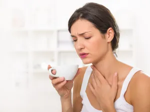 من الممكن علاج التهاب الحلق الشديد عن طريق الأعشاب
