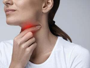 يحدث الالتهاب المزمن بعد اصابة الشخص بنوبات حادة متكررة،