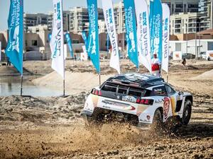 Shaikh Nahyan and Mohammad Bin Sulayem flag off Nasser Saleh Al Attiyah’s Toyota Hilux in the Abu Dhabi Desert (Photo: Abu Dhabi Desert Challenge)