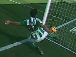 لقطة هدف برشلونة الذي لم يحتسبه الحكم هيرنانديز