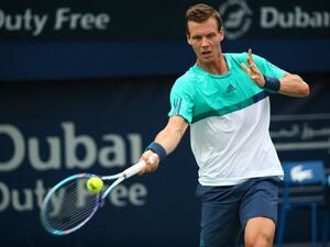 Czech tennis player Tomas Berdych serves the ball to Italian Thomas Fabbiano during their ATP match on the third round of the Dubai Duty Free Tennis Championships February 24, 2016.
MARWAN NAAMANI / AFP