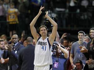 ترحيب جماهيري كبير لنوفيتسكي من غولدن ستايت، اعترافاً بما قدمه طيلة هذه الأعوام.