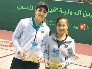 Fatma al Nabhani (left) and Marian Jade Capadocia pose with their trophies in Bahrain on Friday (Photo: Muscat Daily)