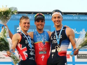 Second place winner Thomas Bishop of England (L), Spanish athlete Javier Gomez Noya (C) of Spain, winner of the ITU World Triathlon, and third place winer Vincent Luis of France, pose on stage at the Yas Marina Circuit in Abu Dhabi after competing on March 4, 2017.
NEZAR BALOUT / AFP