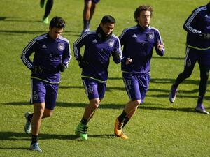 (LtoR) Anderlecht's Egyptian midfielder Mahmoud 'Trezeguet' Hassan, Anderlecht's Honduran midfielder Andy Najar and Anderlecht's Brazilian defender Rafael Galhardo attend a training session of Belgian first league football team RSC Anderlecht in Anderlecht, Belgium, on March 16, 2016, a day before their UEFA Europa League second leg round of 16 football match against FC Shakhtar Donetsk.
VIRGINIE LEFOUR / Belga / AFP