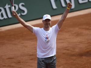 Former Turkish football goalkeeper Omer Catkic taking part in an exhibition match to support the Paris bid for the 2024 Olympics on the eve of the first round of the Roland Garros 2017 French Tennis Open in Paris. 
GABRIEL BOUYS / AFP