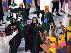 Saudi Arabia's delegation parades during the opening ceremony of the Rio 2016 Olympic Games at the Maracana stadium in Rio de Janeiro on August 5, 2016.
OLIVIER MORIN / AFP