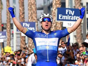 Quick-Step Floors' Italian rider Elia Viviani celebrates after crossing the finish line of the fifth stage of the Dubai Tour from Sky Dive Dubai to Dubai City Walk on February 10, 2018.
GIUSEPPE CACACE / AFP
