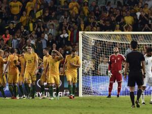 لاعبو المنتخب الاسترالي يحتفلون بأحد الأهداف