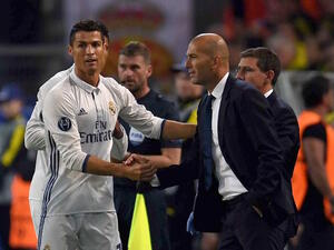 كتب زيدان ورونالدو تاريخ ريال مدريد