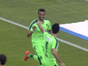 الأهلي يتفوق على الهلال مجدداً