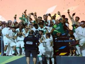 غروس قاد الأهلي لتحقيق ثنائية تاريخية