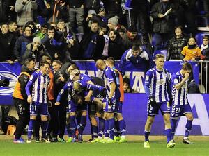 لاعبو آلافيس يحتفلون بالهدف