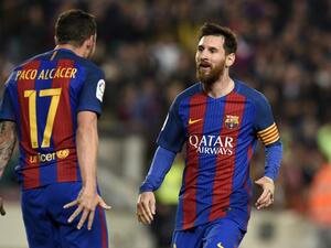 آلكاسير (يسار) وميسي