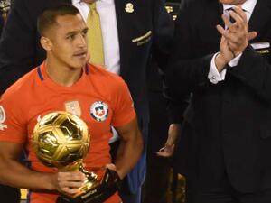 أليكسيس يفوز بجائزة أفضل لاعب في البطولة