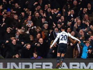 ديلي آلي نجم توتنهام خلال مواجهة سابقة بين الفريقين