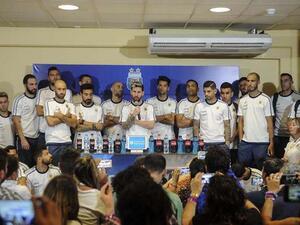 ميسي يتحدث بالنيابة عن زملائه