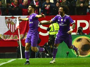 ماركو آسينسيو (يمين)