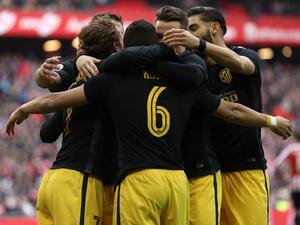 لاعبو أتلتيكو مدريد يحتفلون خلال المباراة