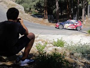 A fan watches as Qatar's Nasser Al-Attiyah and Mathieu Baumel take part in the Rally of Lebanon near the northern Lebanese village of Sourat on August 26, 2017.
IBRAHIM CHALHOUB / AFP